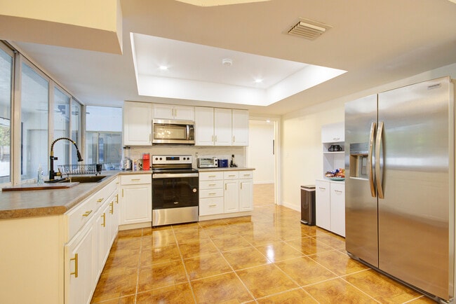 Kitchen - 2420 SW 44th Ter