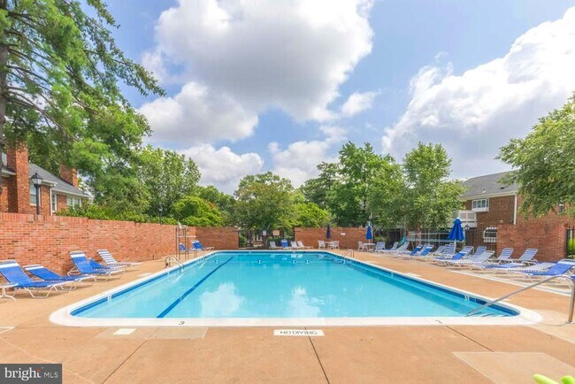 Building Photo - 2526-E S Arlington Mill Dr