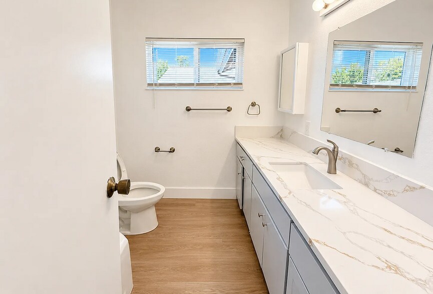 Building Photo - 6986 Elegance Ct