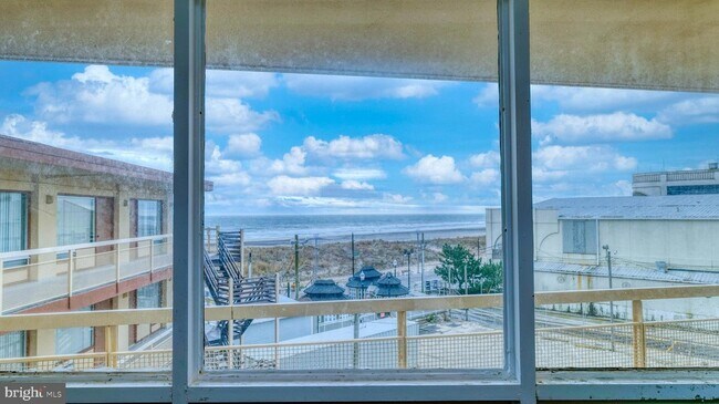 Building Photo - 108 S Montpelier Ave