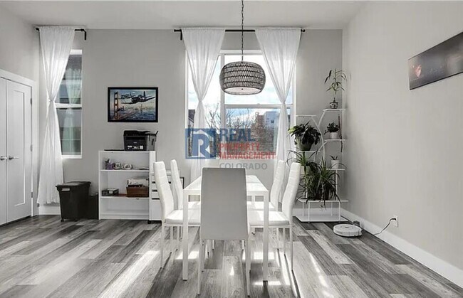 Building Photo - 7040 W Alaska Dr