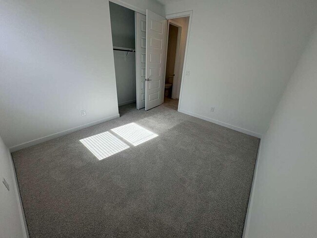 Building Photo - 4738 E Kenneth Ln