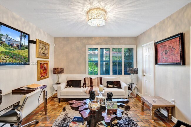 Building Photo - 940 Hollywood Blvd