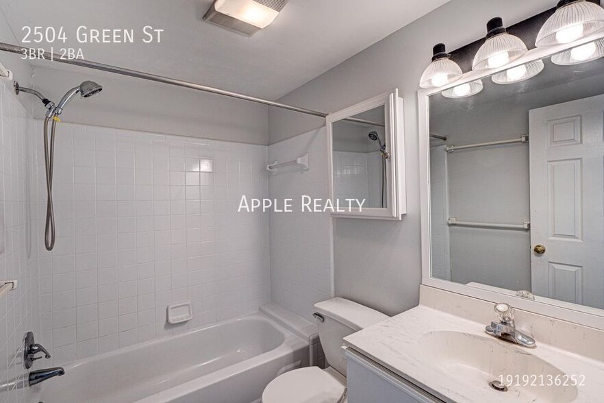 Building Photo - 2504 Green St