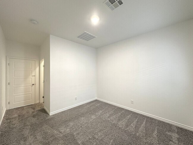 Building Photo - 8357 Aurora Rdg Ave