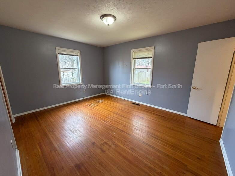 Building Photo - 1901 S 72nd St