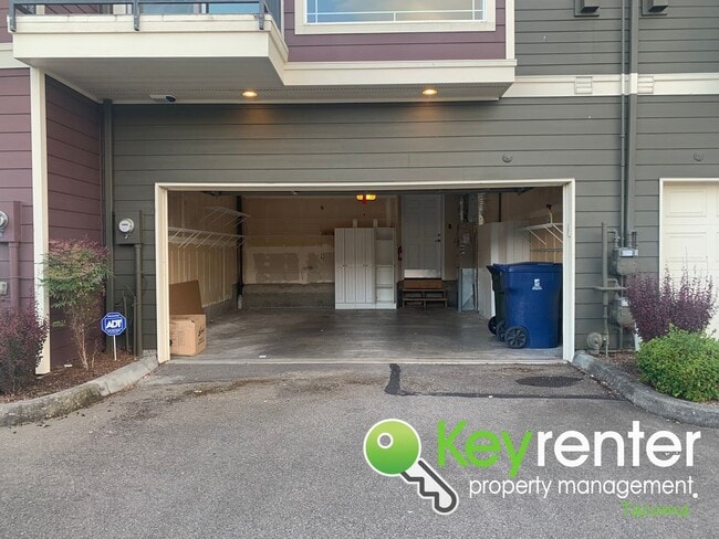 Building Photo - Luxury View Home in Gas Lamp Terrace, near...