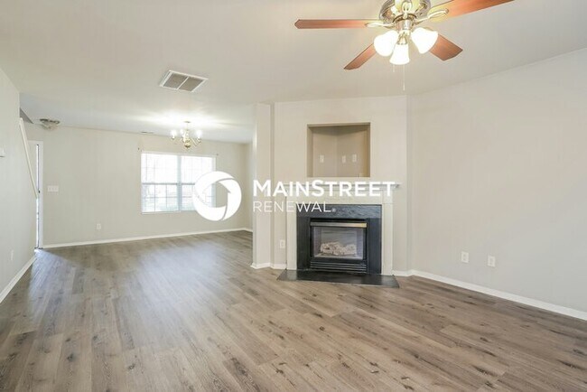 Building Photo - 4 Bedroom Pet-Friendly Home in Kernersville, NC with Main Street Renewal