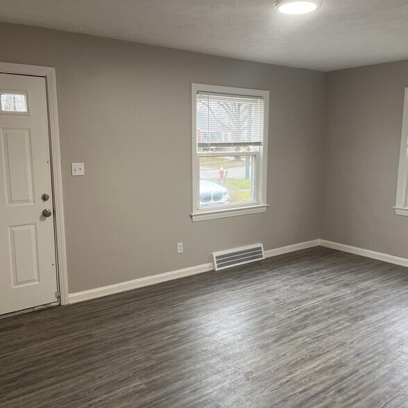 Building Photo - 3958 Lee Heights Blvd