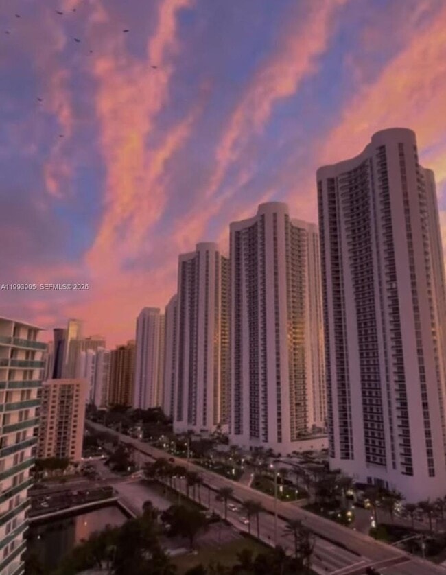 Building Photo - 17021 N Bay Rd