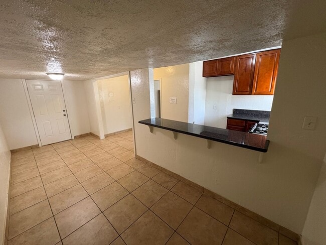Building Photo - Charming NW Visalia Home Available Now!