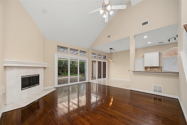 Building Photo - 14135 Swallowfield Dr