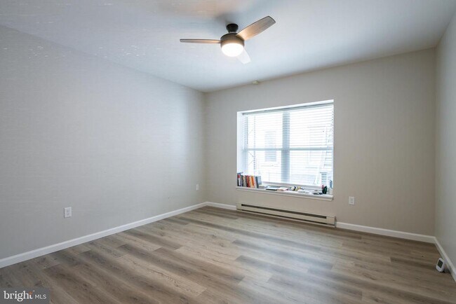 Building Photo - 419 Woodward St