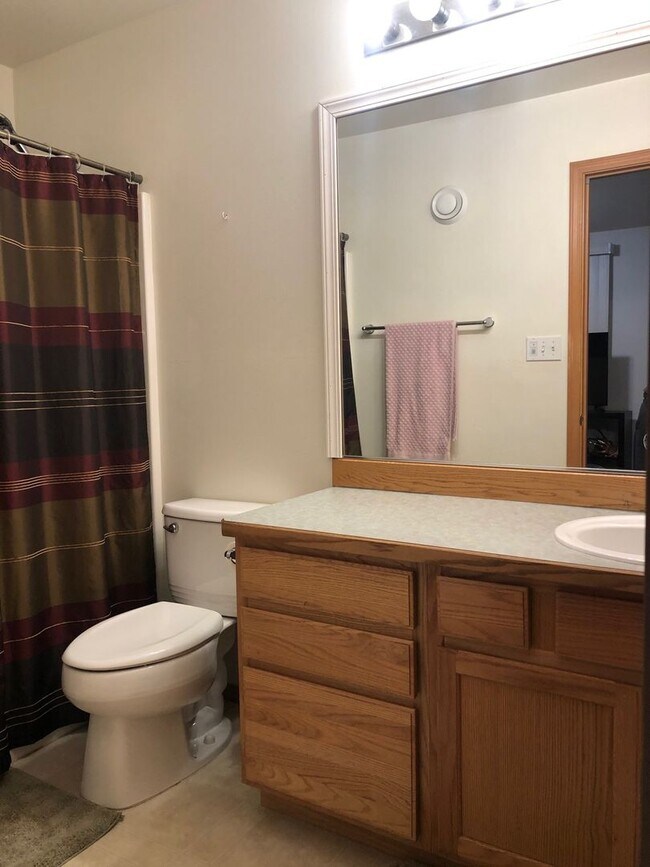 Building Photo - 711 B St