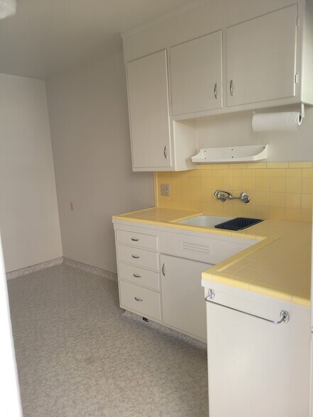 Building Photo - 5363 James Ave