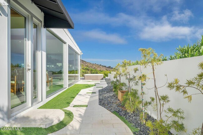 Building Photo - 3424 Shoreheights Dr