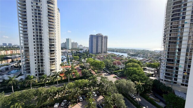 Building Photo - 19400 Turnberry Way