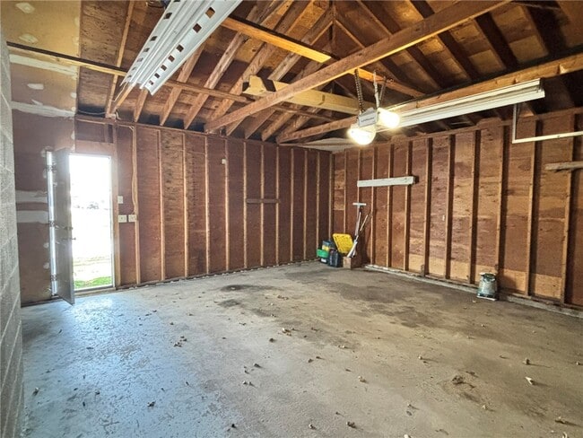 Building Photo - 1289 Creek St