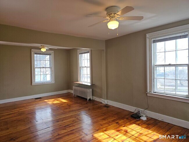 Building Photo - 19 Howard Ave