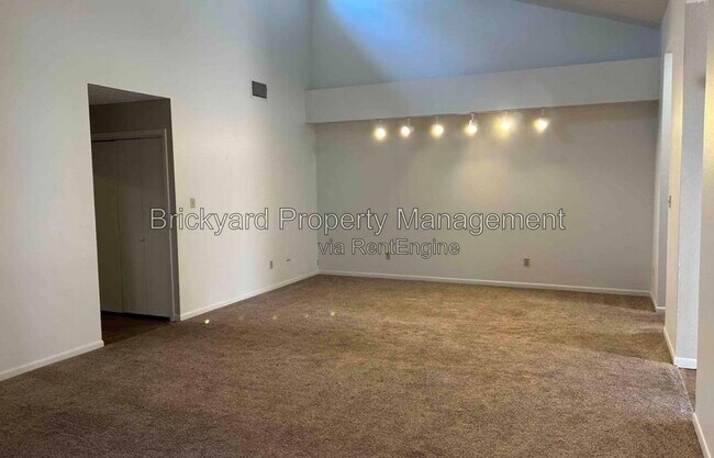 Building Photo - 3004 Charlinda Dr