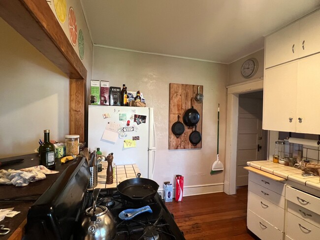 Building Photo - Studio apartment near WWU!