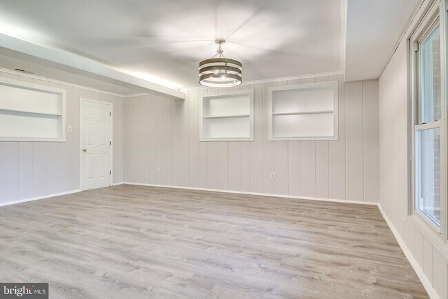 Building Photo - 6525 Byrnes Dr