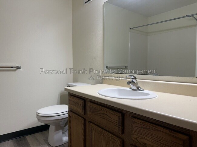 Building Photo - 415 22nd St E