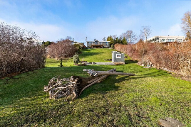 Building Photo - Breathtaking 3-Bed Beachfront Retreat with Scenic Views in Ferndale