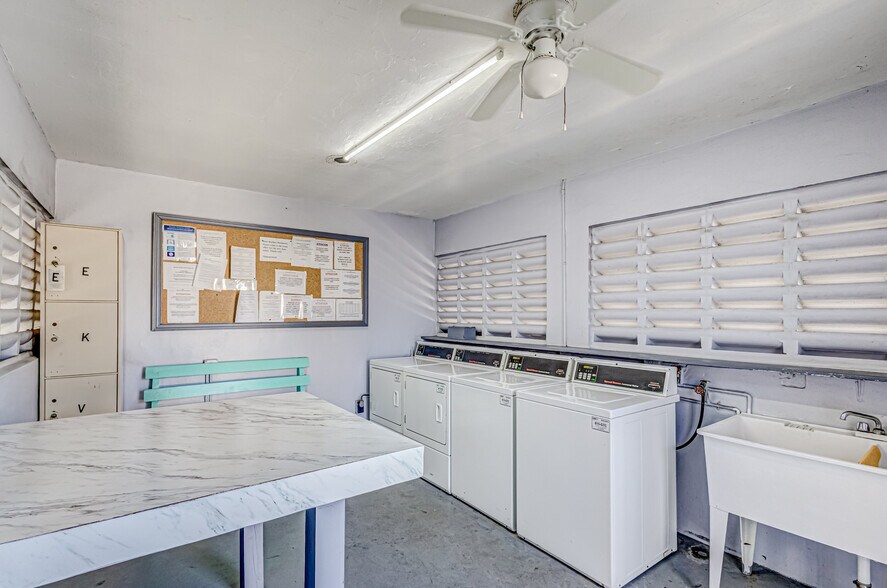 Building Photo - 2680 Barkley Dr E