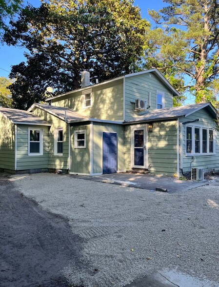 Building Photo - 1112 Floral Pky