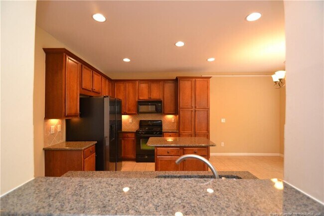 Building Photo - 118 Brookview St