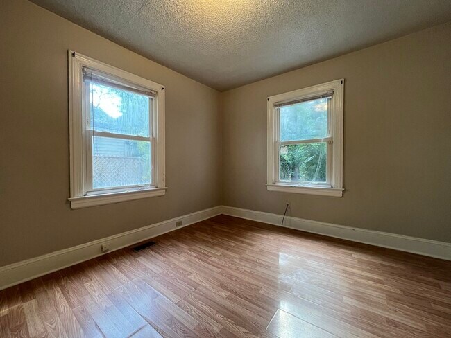 Building Photo - 1256 Edgewood Rd