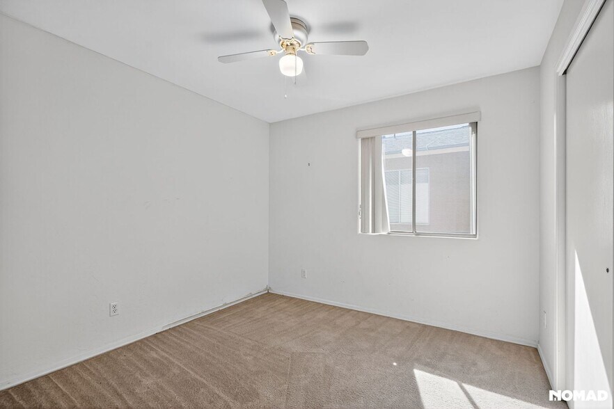 Building Photo - 4660 S Valley Rd