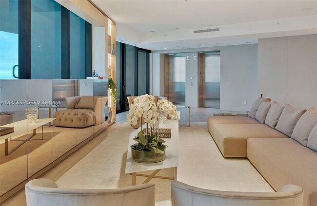Building Photo - 18555 Collins Ave
