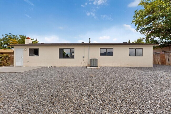 Building Photo - 7101 Cindy Dr NE
