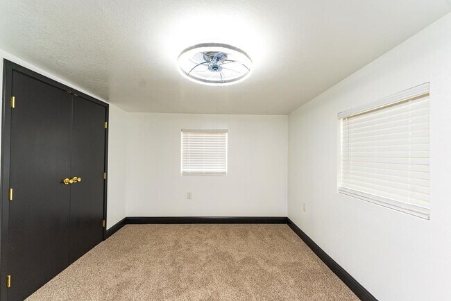 Building Photo - 4209 Redbud Ave