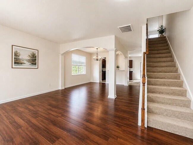 Building Photo - 11 Phaeton Ave