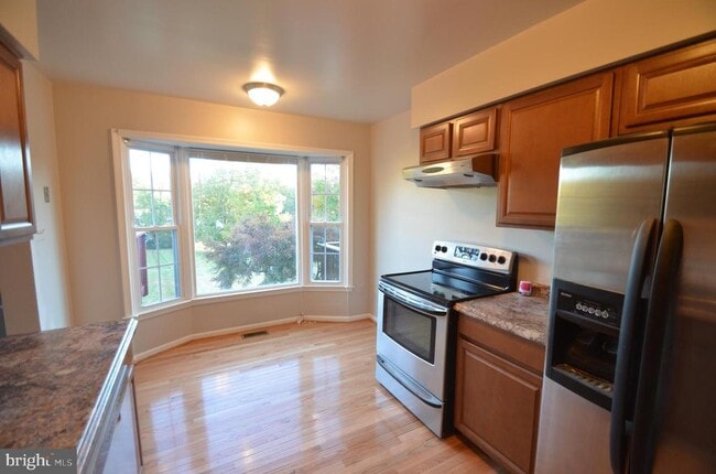 Building Photo - 5748 Lakeside Oak Ln