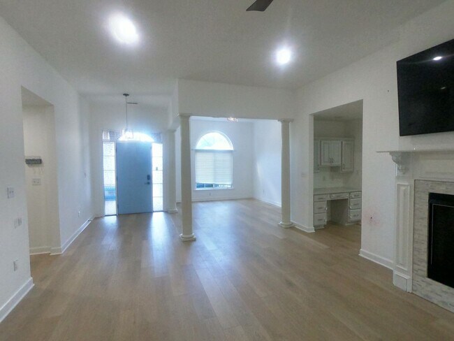 Building Photo - Charming Home in a Prime Columbia Location