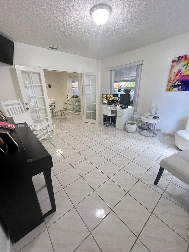 Building Photo - 1351 SW 70th Ave