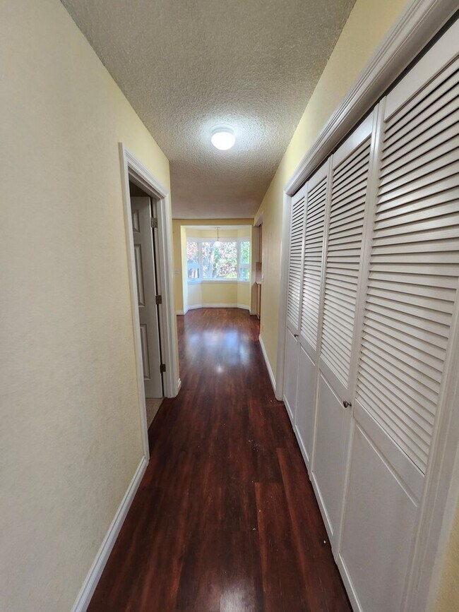 Building Photo - Centrally Located Richland Home, Close to Columbia Center Amenities!