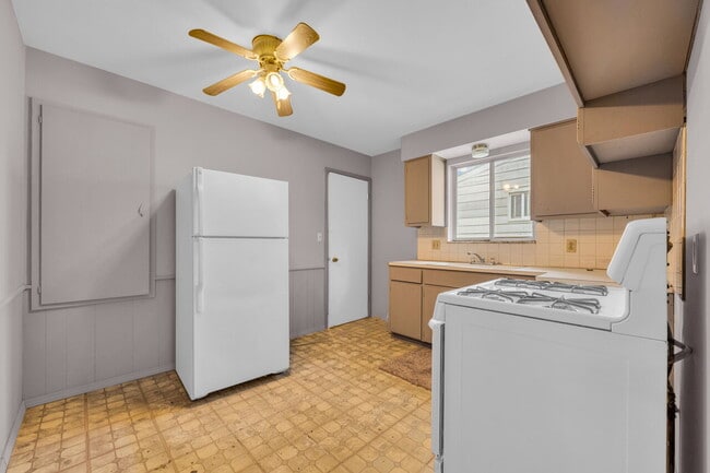 Building Photo - Randel 227