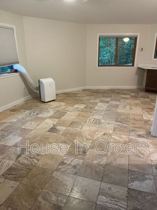 Building Photo - 50 Rustling Oaks Ln