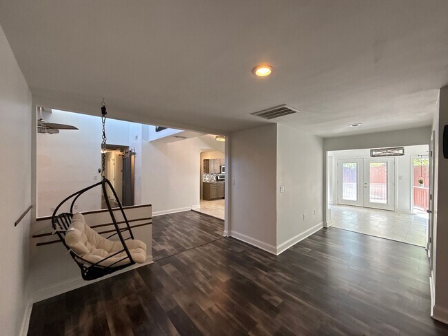 Building Photo - Updated Ranch Home with Luxury features!