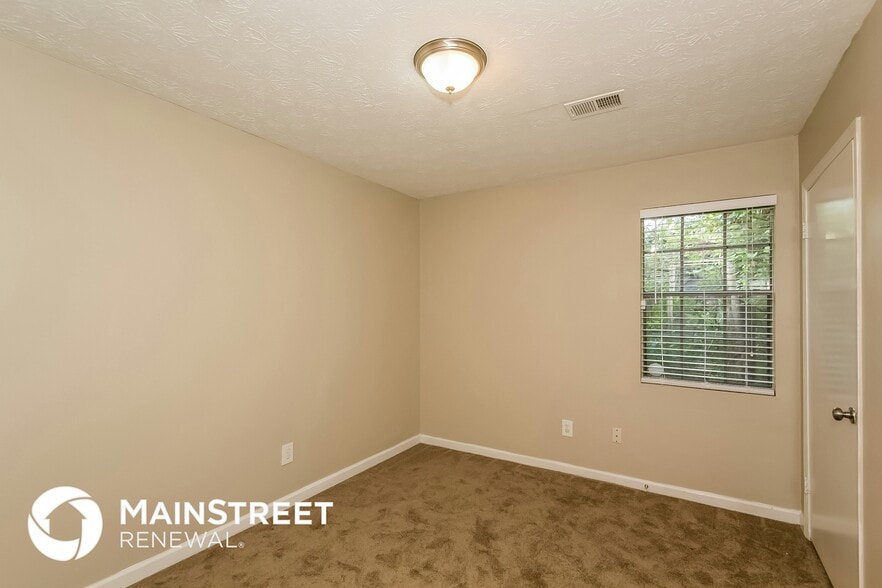 Building Photo - 8495 N Pond Dr