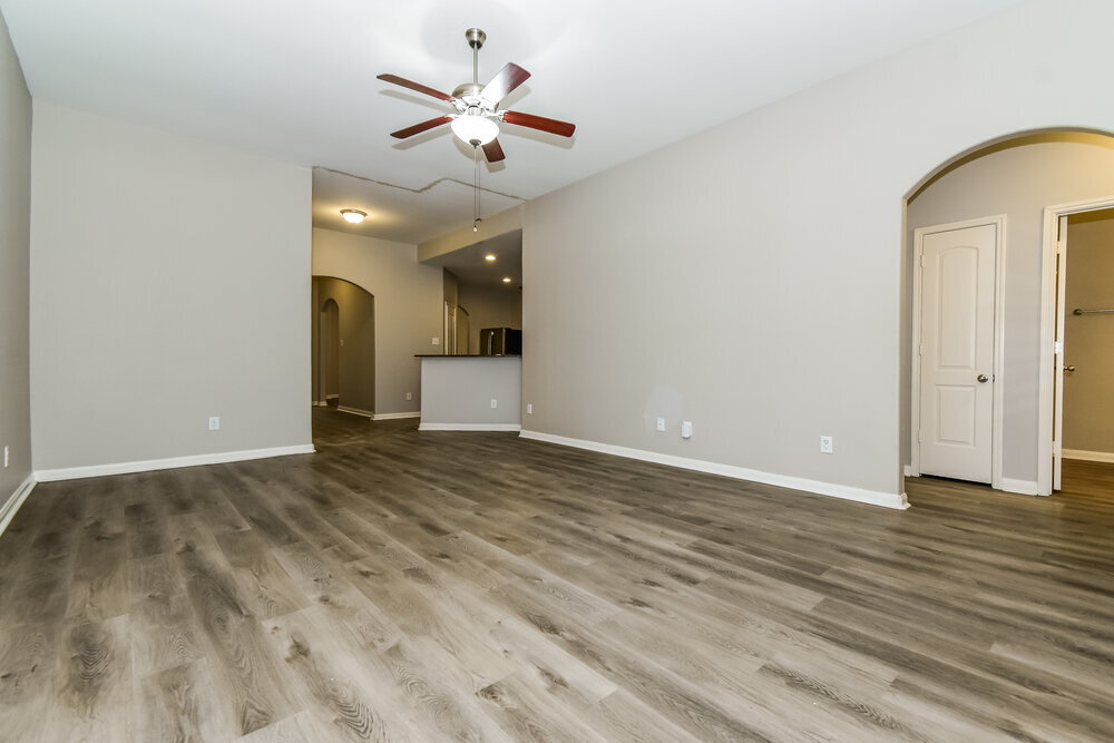 Building Photo - 1613 Mesquite Ln