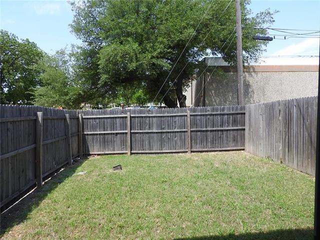 Building Photo - 701 Royal Crest Dr