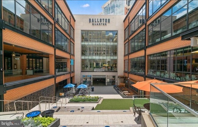 Building Photo - 30 S Old Glebe Rd