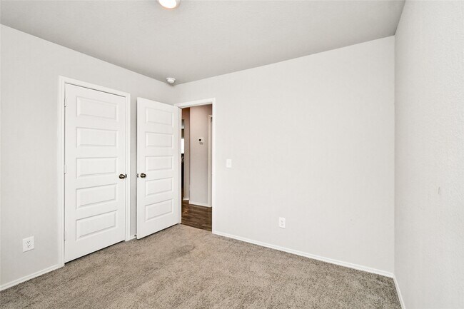 Building Photo - 7915 Meadow Cranesbill Ln