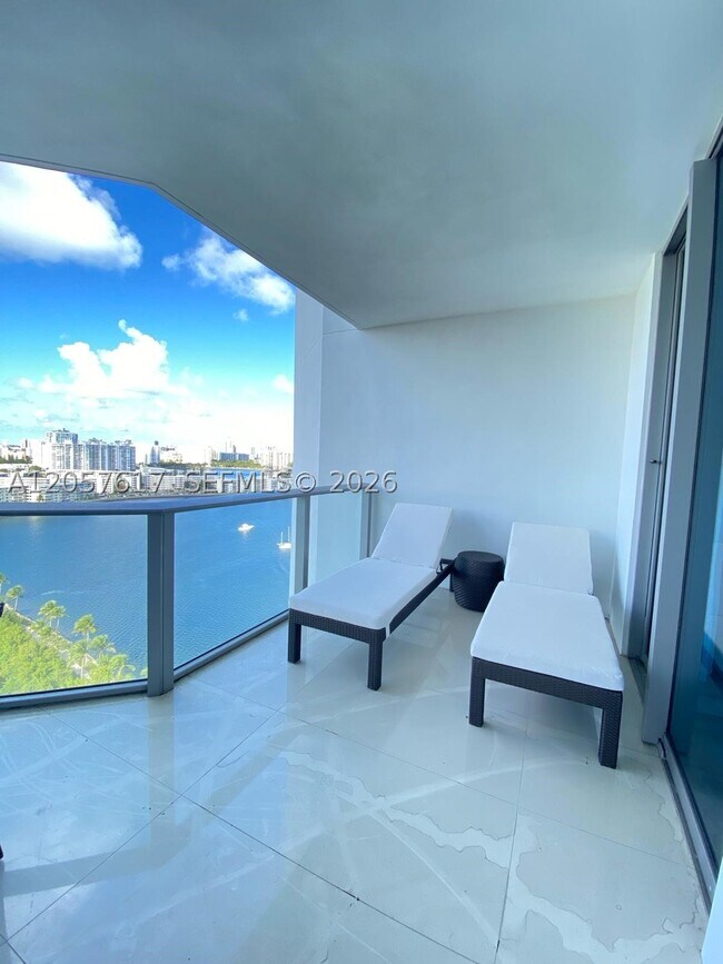Building Photo - 17301 Biscayne Blvd